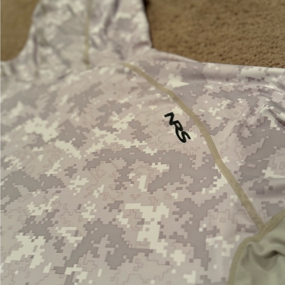 NRS Ice Gray Camo Varial Hoodie - Picture 10 of 11